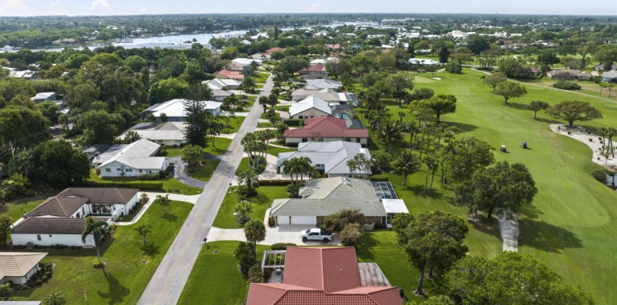 House in Stuart, Florida 3 bedrooms, 214.88 sq.m. № 1077461