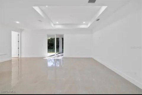 House in Lehigh Acres, Florida 3 bedrooms, 142.79 sq.m. № 2425843 - photo 9