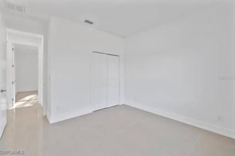 House in Lehigh Acres, Florida 3 bedrooms, 142.79 sq.m. № 2425843 - photo 25