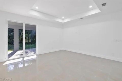 House in Lehigh Acres, Florida 3 bedrooms, 142.79 sq.m. № 2425843 - photo 8