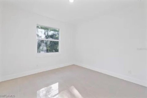 House in Lehigh Acres, Florida 3 bedrooms, 142.79 sq.m. № 2425843 - photo 21