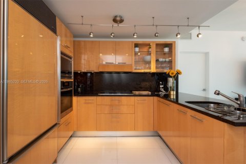Condo in Miami Beach, Florida, 2 bedrooms  № 2046929 - photo 6