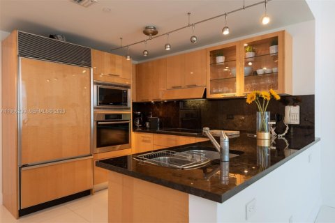 Condo in Miami Beach, Florida, 2 bedrooms  № 2046929 - photo 5