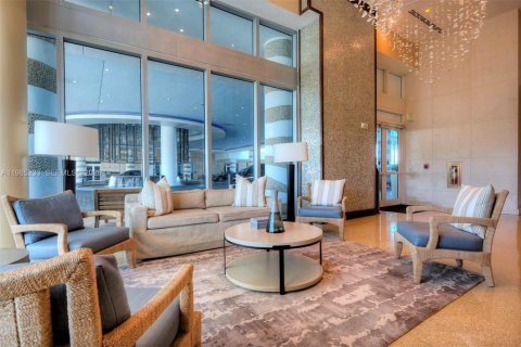 Condo in Miami Beach, Florida, 2 bedrooms  № 2046929 - photo 17
