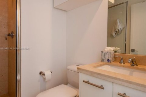 Condo in Miami Beach, Florida, 2 bedrooms  № 2046929 - photo 13