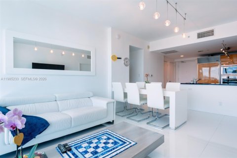 Condo in Miami Beach, Florida, 2 bedrooms  № 2046929