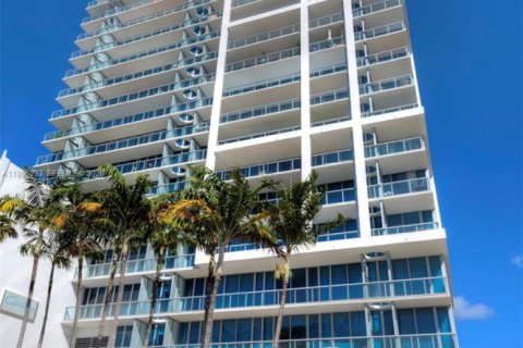 Condo in Miami Beach, Florida, 2 bedrooms  № 2046929 - photo 24