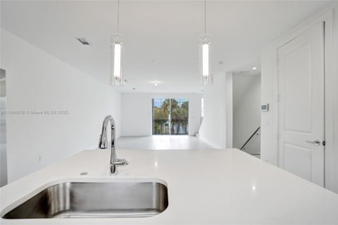 Townhouse in Delray Beach, Florida 3 bedrooms, 166.57 sq.m. № 1841117 - photo 27
