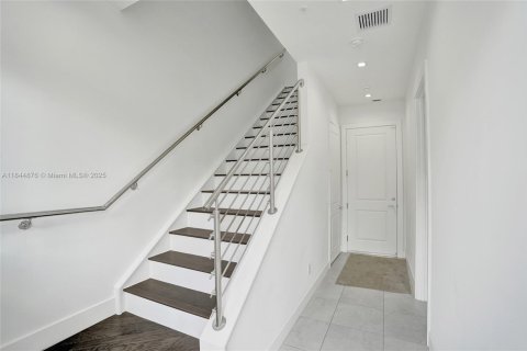 Townhouse in Delray Beach, Florida 3 bedrooms, 166.57 sq.m. № 1841117 - photo 13