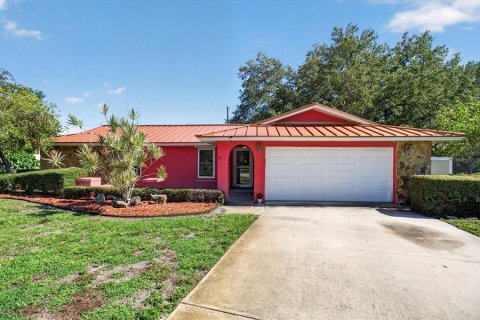 House in Largo, Florida 2 bedrooms, 132.29 sq.m. № 2296420