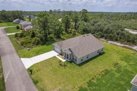 House in Sebring, Florida 4 bedrooms, 188.87 sq.m. № 2203546 - photo 2