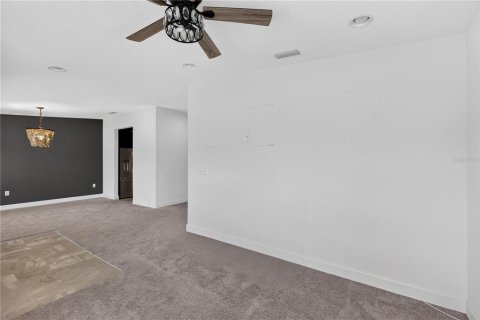 House in Sebring, Florida 4 bedrooms, 188.87 sq.m. № 2203546 - photo 16