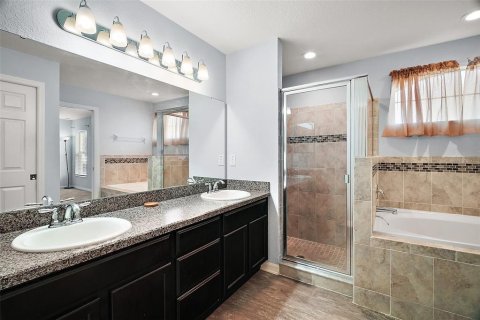 House in Lady Lake, Florida 4 bedrooms, 166.76 sq.m. № 1586349 - photo 17