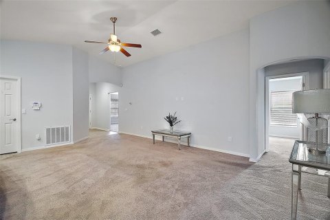 House in Lady Lake, Florida 4 bedrooms, 166.76 sq.m. № 1586349 - photo 5