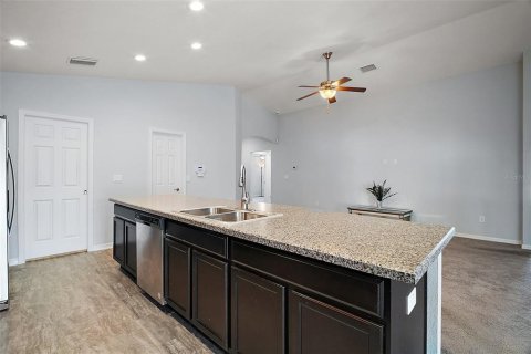 House in Lady Lake, Florida 4 bedrooms, 166.76 sq.m. № 1586349 - photo 6