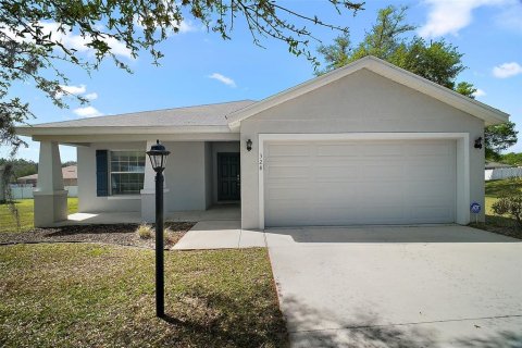House in Lady Lake, Florida 4 bedrooms, 166.76 sq.m. № 1586349 - photo 1