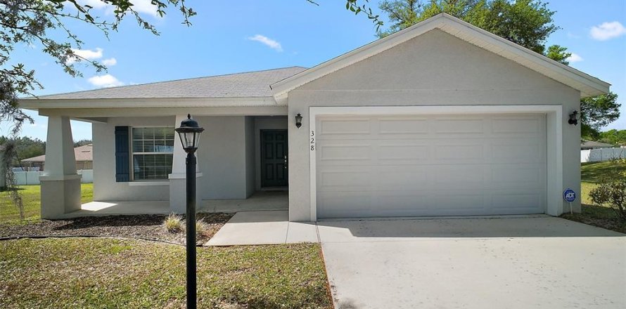 House in Lady Lake, Florida 4 bedrooms, 166.76 sq.m. № 1586349