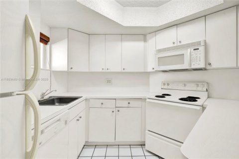 Купить кондоминиум в Дорал, Флорида 1 спальня, 75.25м2, № 1891990 - фото 7