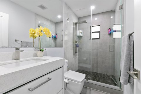 House in Miami Springs, Florida 2 bedrooms, 82.78 sq.m. № 1763481 - photo 18