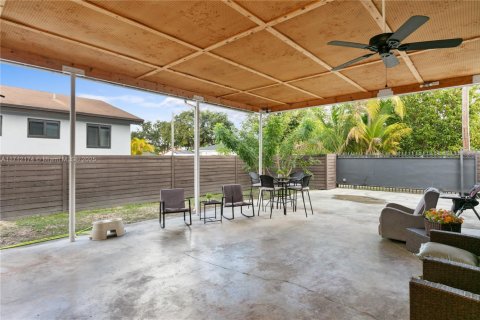 House in Miami Springs, Florida 2 bedrooms, 82.78 sq.m. № 1763481 - photo 21