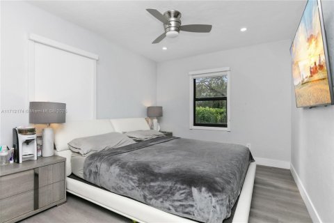 House in Miami Springs, Florida 2 bedrooms, 82.78 sq.m. № 1763481 - photo 14