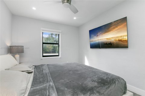 House in Miami Springs, Florida 2 bedrooms, 82.78 sq.m. № 1763481 - photo 13