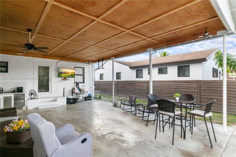 House in Miami Springs, Florida 2 bedrooms, 82.78 sq.m. № 1763481 - photo 20