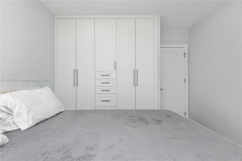 House in Miami Springs, Florida 2 bedrooms, 82.78 sq.m. № 1763481 - photo 17