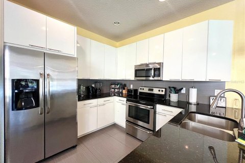 Townhouse in Clermont, Florida 3 bedrooms, 140.47 sq.m. № 2218682 - photo 9