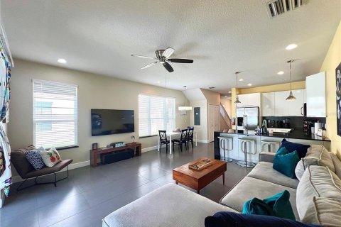 Townhouse in Clermont, Florida 3 bedrooms, 140.47 sq.m. № 2218682 - photo 7