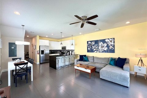 Townhouse in Clermont, Florida 3 bedrooms, 140.47 sq.m. № 2218682 - photo 8