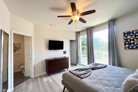Townhouse in Clermont, Florida 3 bedrooms, 140.47 sq.m. № 2218682 - photo 13