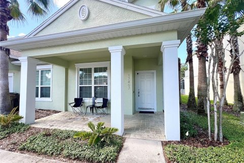 Townhouse in Clermont, Florida 3 bedrooms, 140.47 sq.m. № 2218682 - photo 2