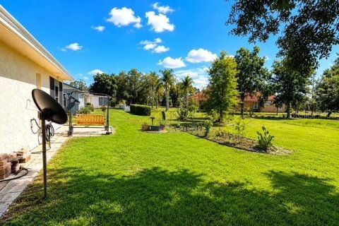 House in Sebring, Florida 2 bedrooms, 106.19 sq.m. № 2195905 - photo 12