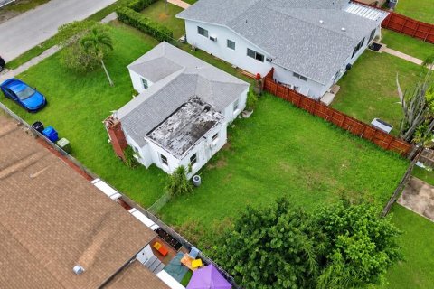 Villa ou maison à vendre à Hollywood, Floride: 2 chambres, 73.95 m2 № 2401089 - photo 15