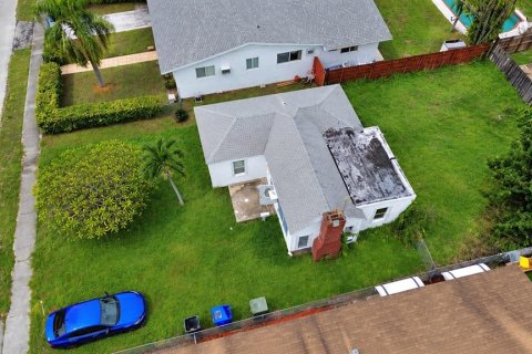 Villa ou maison à vendre à Hollywood, Floride: 2 chambres, 73.95 m2 № 2401089 - photo 14