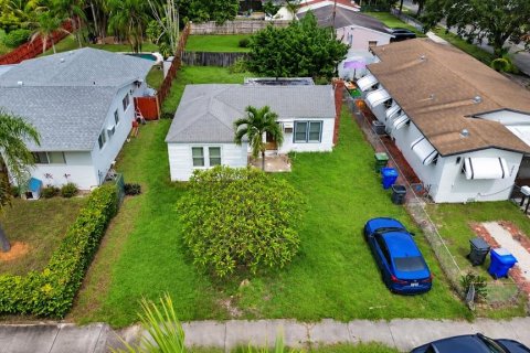 Villa ou maison à Hollywood, Floride 2 chambres, 73.95 m2 № 2401089