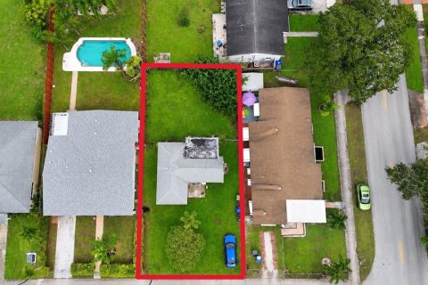 Villa ou maison à vendre à Hollywood, Floride: 2 chambres, 73.95 m2 № 2401089 - photo 18