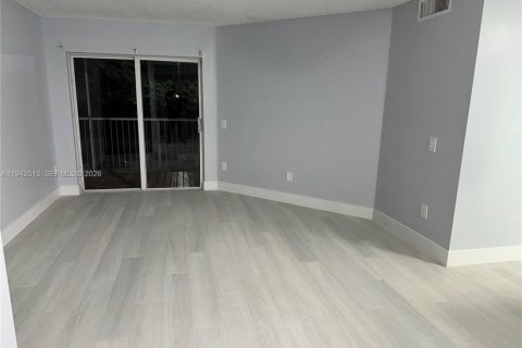 Condo in Hollywood, Florida, 3 bedrooms  № 2059749 - photo 9