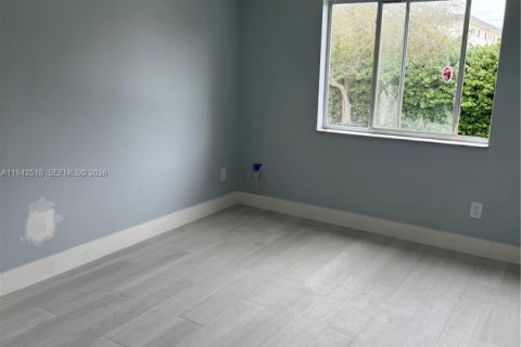 Condo in Hollywood, Florida, 3 bedrooms  № 2059749 - photo 2