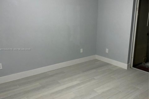 Condo in Hollywood, Florida, 3 bedrooms  № 2059749 - photo 11