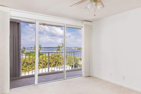 Condo in West Palm Beach, Florida, 2 bedrooms  № 2084045 - photo 24