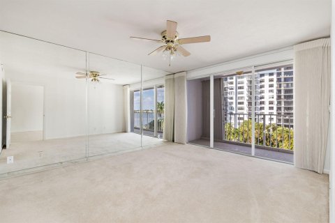 Condo in West Palm Beach, Florida, 2 bedrooms  № 2084045 - photo 7