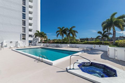 Condo in West Palm Beach, Florida, 2 bedrooms  № 2084045 - photo 20
