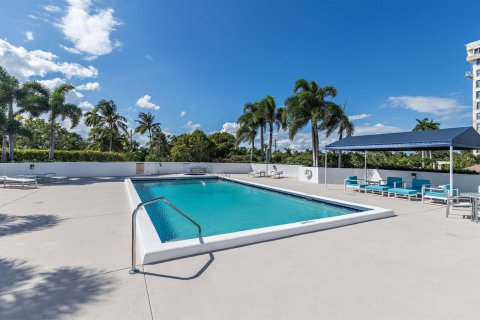 Condo in West Palm Beach, Florida, 2 bedrooms  № 2084045 - photo 16