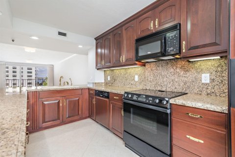 Condo in West Palm Beach, Florida, 2 bedrooms  № 2084045 - photo 11