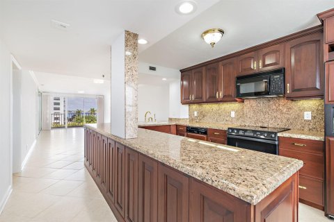Condo in West Palm Beach, Florida, 2 bedrooms  № 2084045 - photo 9