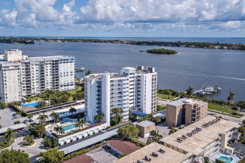 Condo in West Palm Beach, Florida, 2 bedrooms  № 2084045 - photo 21