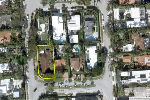 House in Miami Beach, Florida 5 bedrooms, 230.58 sq.m. № 1827624 - photo 2
