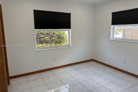 Casa en alquiler en Miami, Florida, 4 dormitorios, 150.5 m2 № 1998149 - foto 6